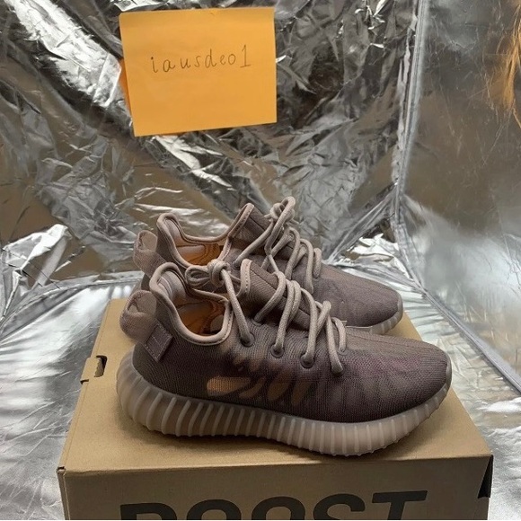 YEEZY BOOST 350 V2 - Picture 4 of 8